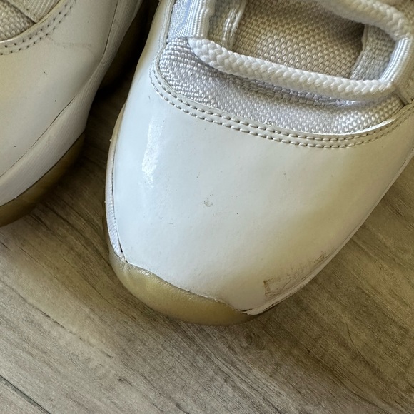 WHITE RETRO JORDAN 11 - Picture 7 of 12